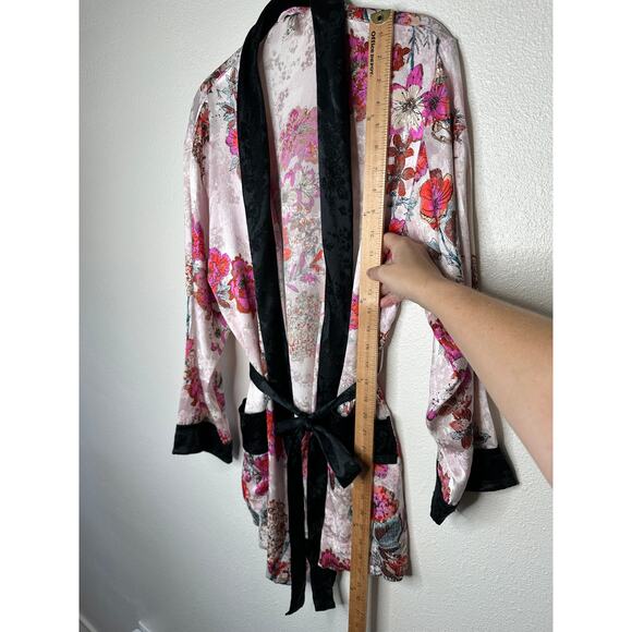 Free People Intimately Pale Pink Cream Multicolor Floral Kimono Bathrobe XS - Picture 14 of 15